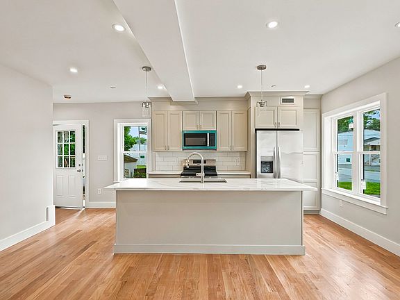 4th image of 4 Mayhew St Back B