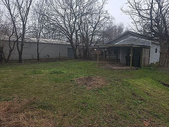 5th image of 300 E Willow St