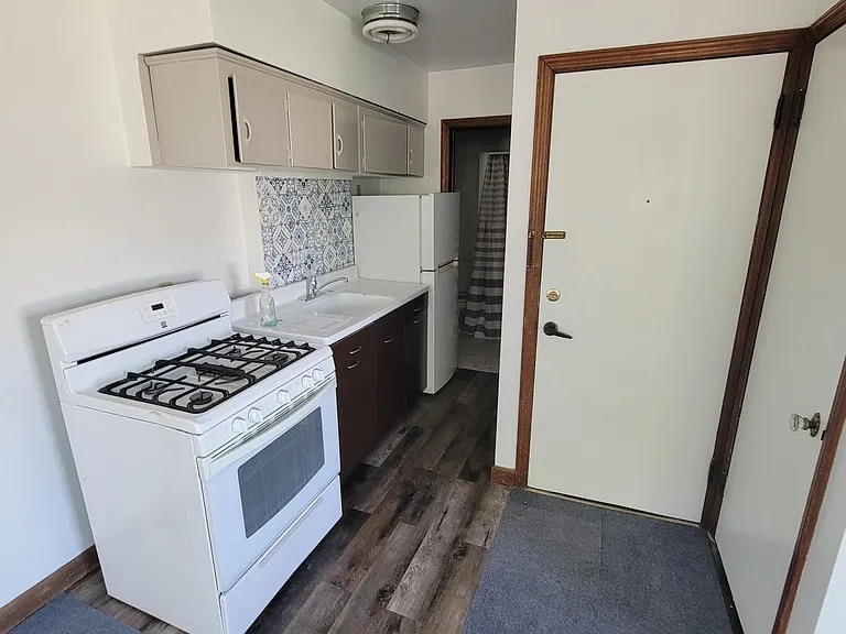 8008 W Becher St #7 — Photo 2