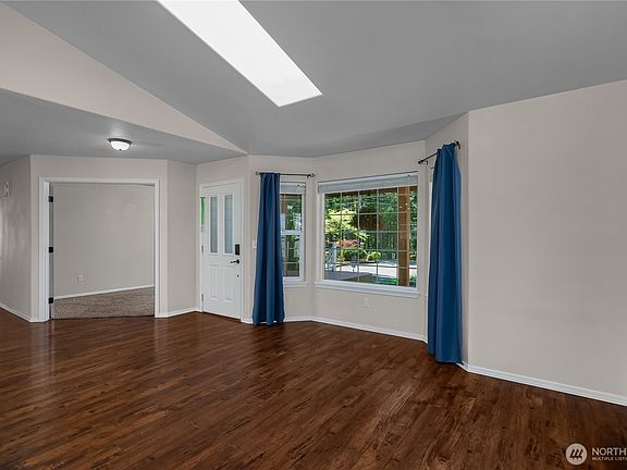 5th image of 120 E Ballantrae Drive