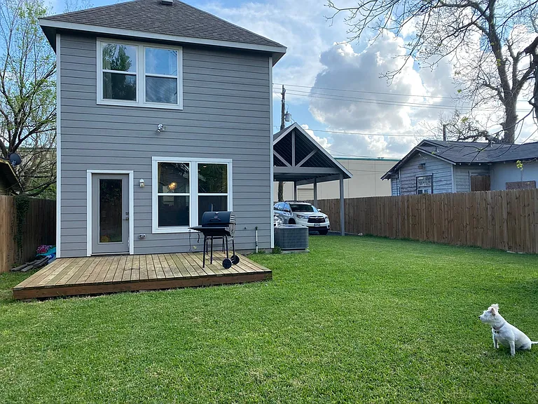 210 Marathon St — Photo 18