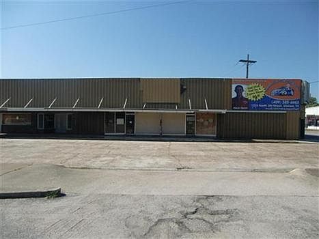 2nd image of 120 E Avenue H