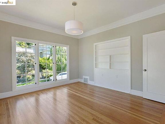 3rd image of 4121 Greenwood Ave APT 3