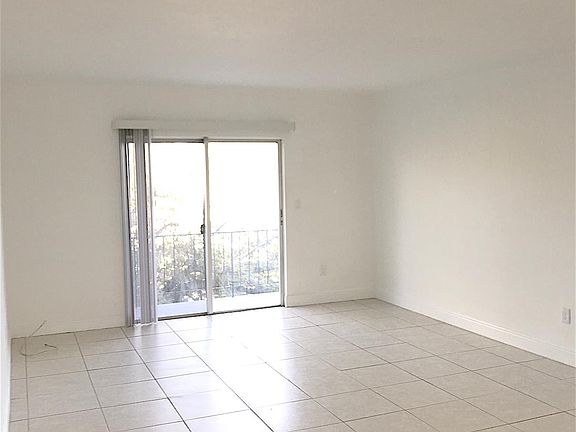 4th image of 575 NE 143rd St APT 308