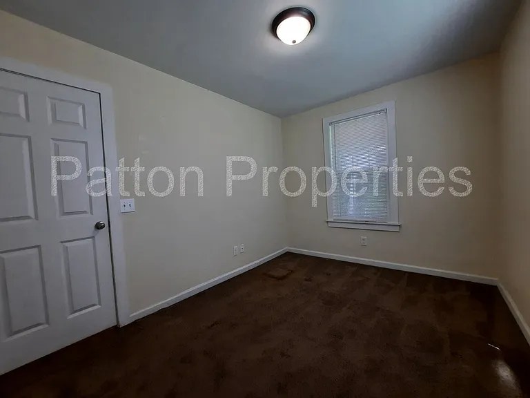 902 Pine St — Photo 8
