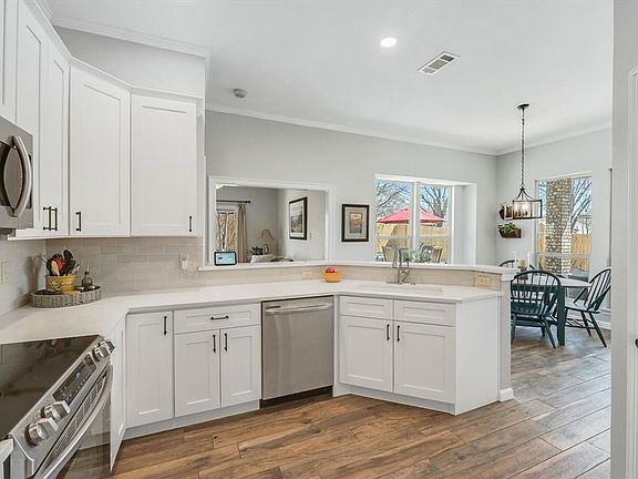 2nd image of 709 Santa Cruz Dr