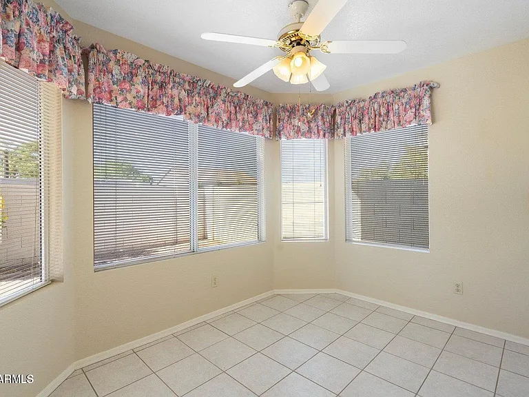 10622 W Mohawk Ln — Photo 9
