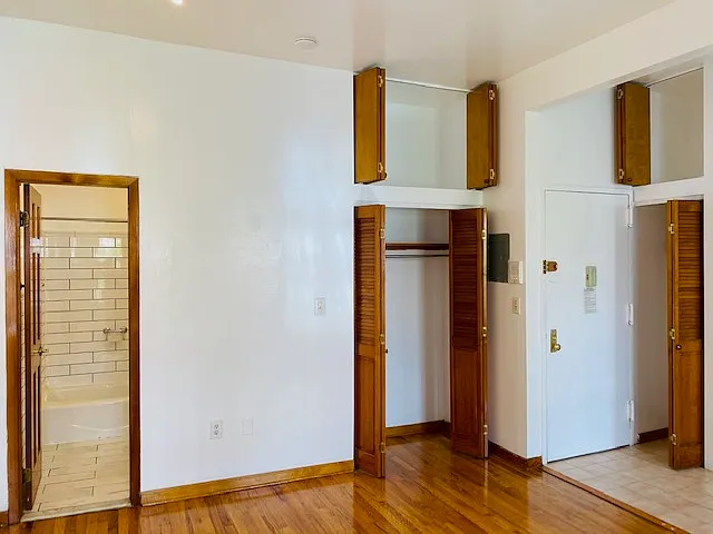 245 W 16th St #C2 — Photo 14