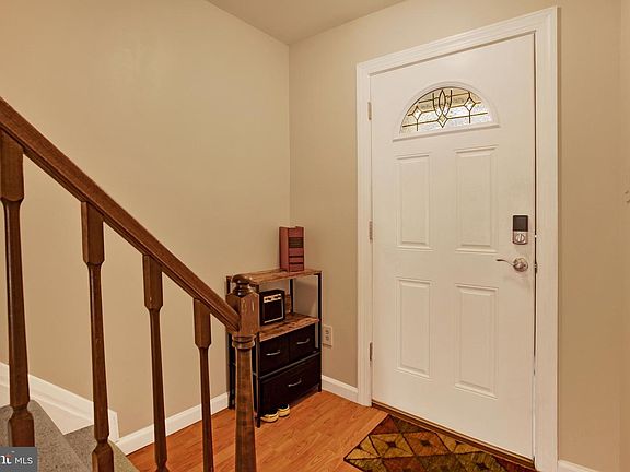 4th image of 1853 Foxdale Ct