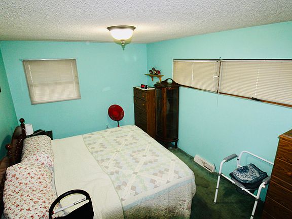 3rd image of 447 Riverside Dr