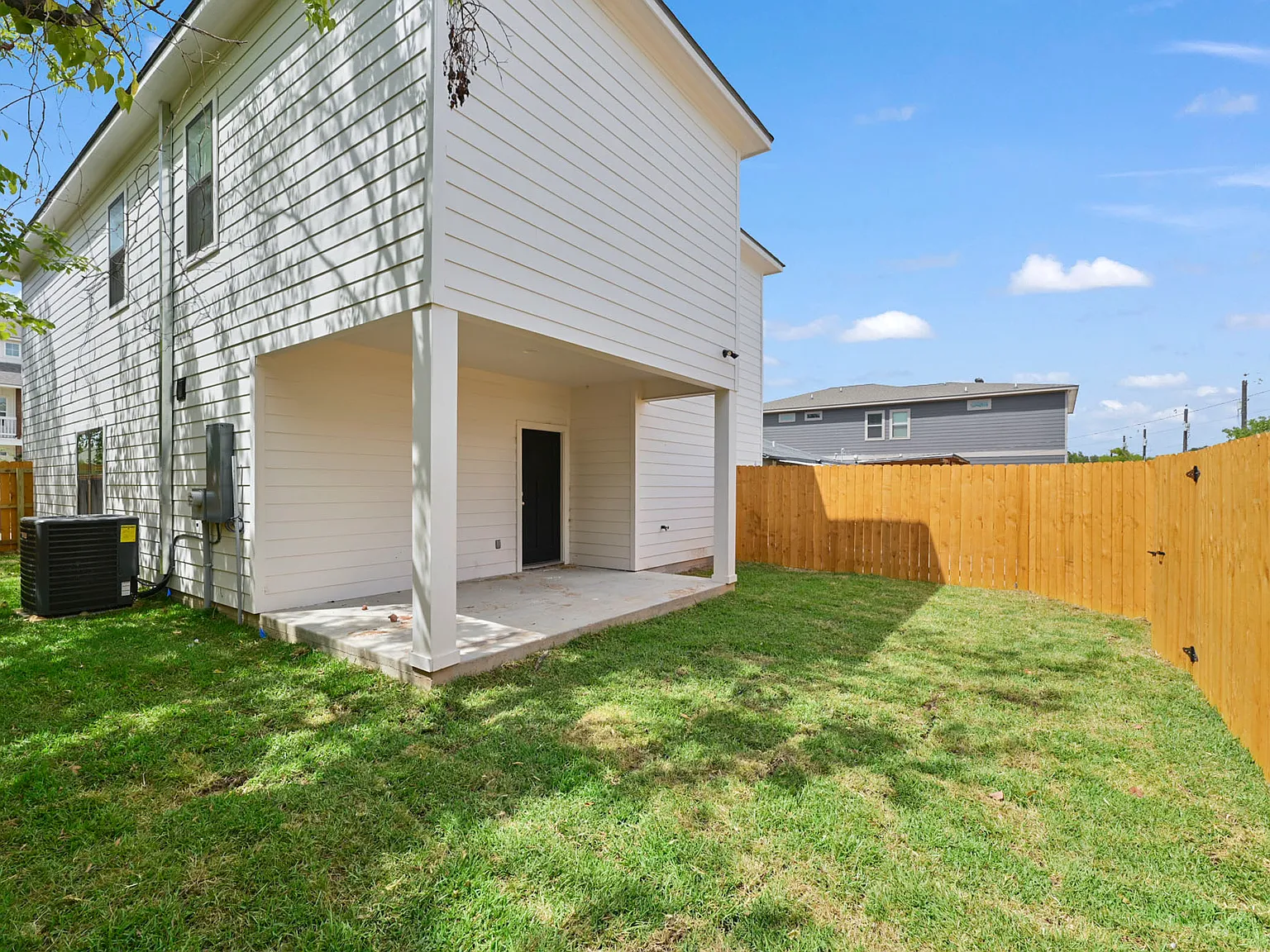 5 bed, 3410 sqft, $5,950 — Photo 3