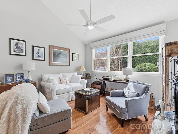 4th image of 19986 Oak Leaf Cir