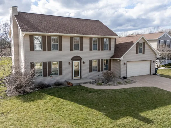 795 Fox Fire Dr, Oshkosh, WI 54904