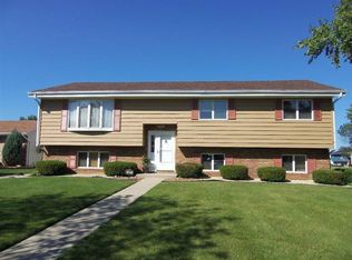 157 Briarwood Dr, Schererville, IN 46375