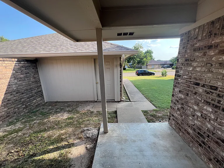 1714B Iris Cir #B — Photo 24