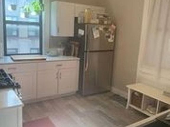 3rd image of 3136 1st Ave S