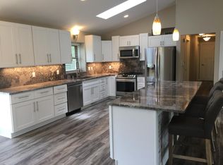 824 Horns Corners Rd, Cedarburg, WI 53012