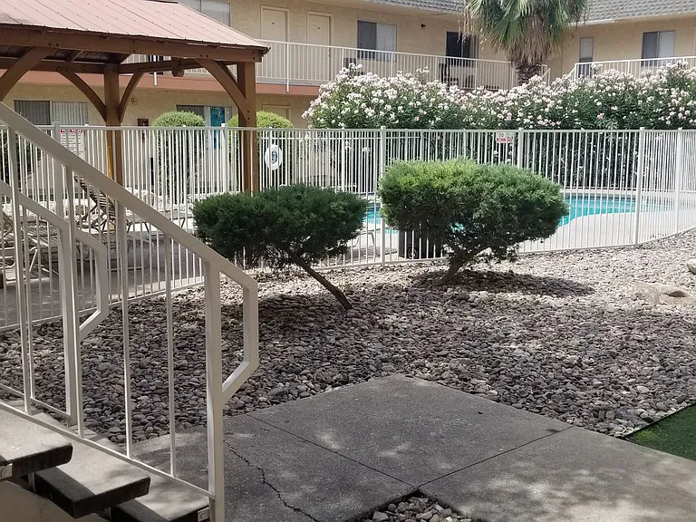 Kelso Vista Apartments — Photo 6