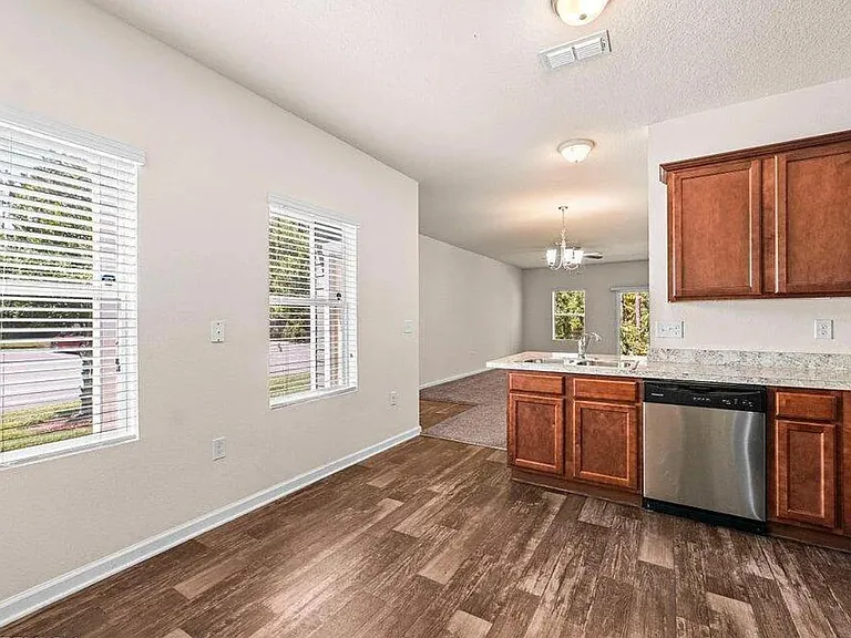 394 Servia Dr — Photo 12