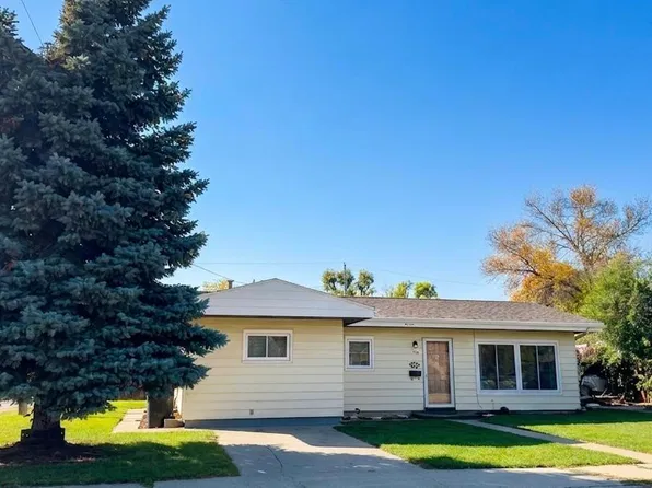 1613 8th Ave W, Williston, ND 58801