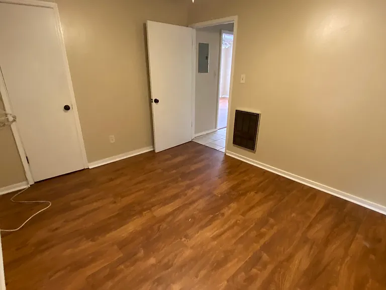 5015 Oleander Dr — Photo 4