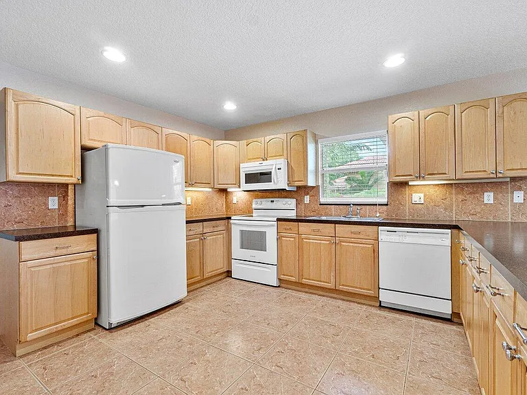 5592 1st Rd — Photo 9