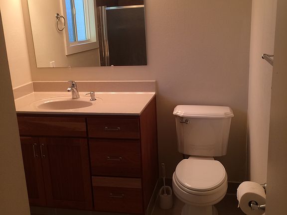 5th image of 719 NE 152nd Ave
