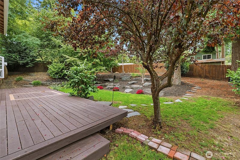 4th image of 528 Seahawk Street SE