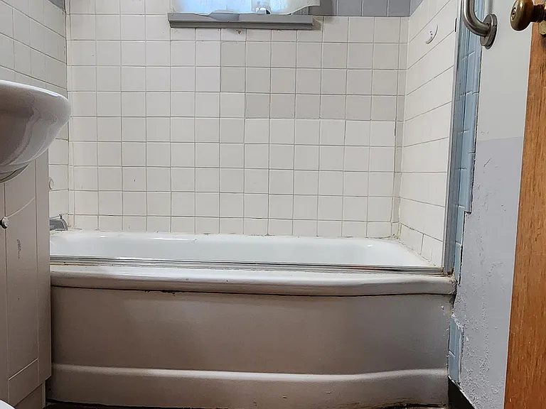 819 East Ave S — Photo 3