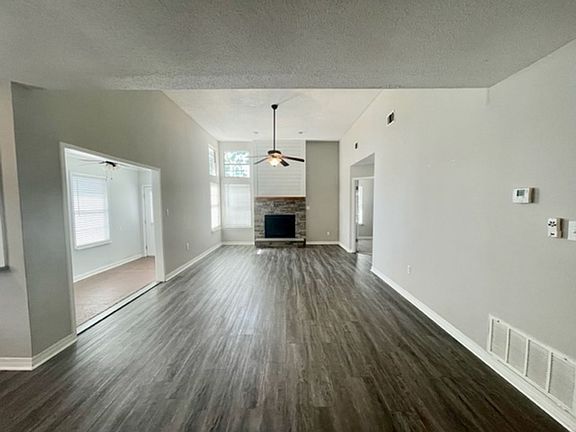 4th image of 815 Boulevard De Lorleans