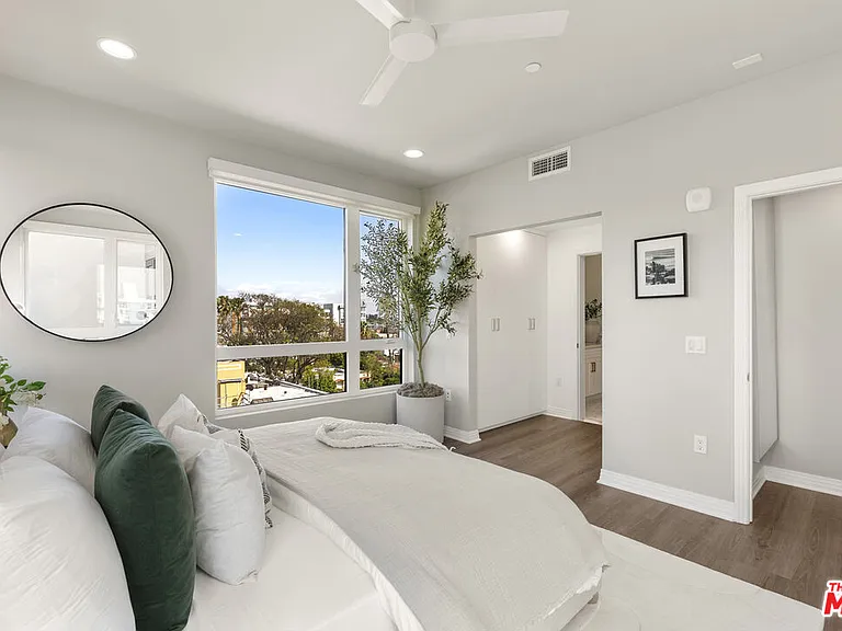 7428 Santa Monica Blvd #301 — Photo 14