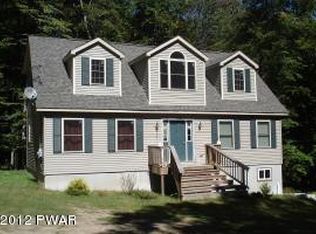 715 Timber Ridge Cir, Greentown, PA 18426