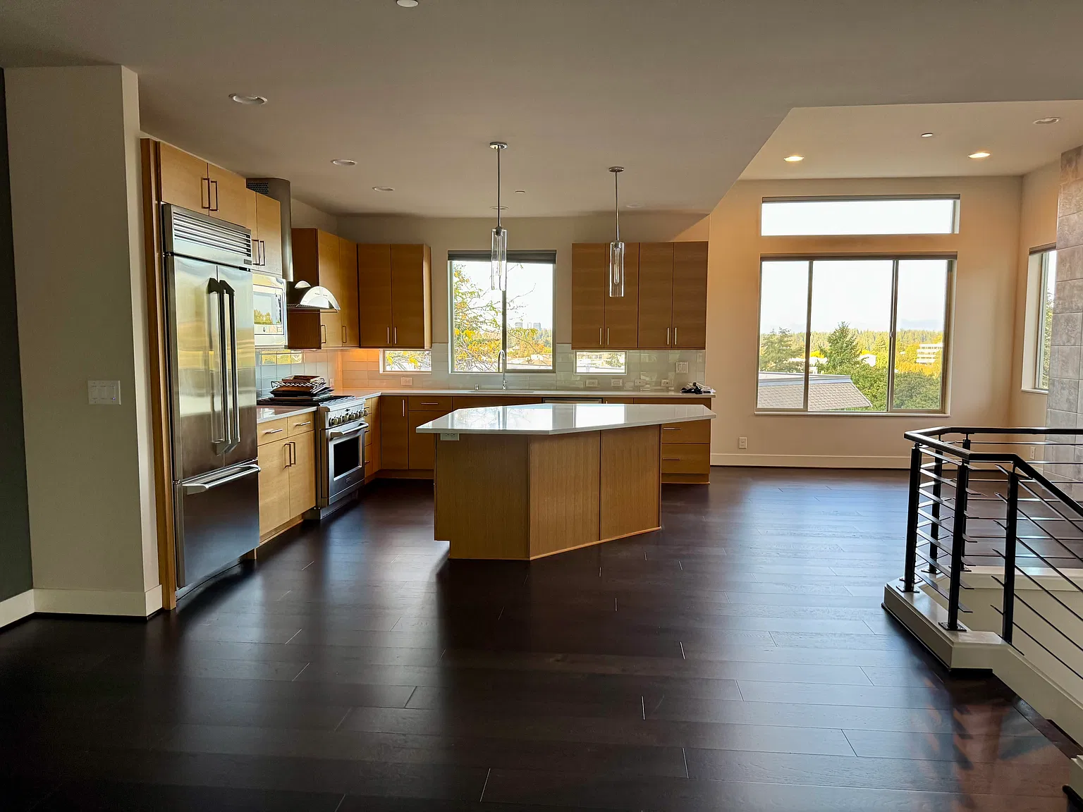 3 bed, 2.5 bath, 2100 sqft, $5,550 — Photo 2