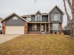 919 Hogan Dr, Papillion, NE 68046