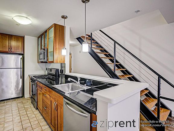 4th image of 1720 Clay St APT 2