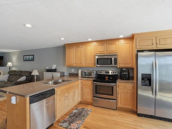 4th image of 272 Cass Ave APT 3