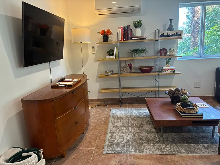 2440 N Gower St #B — Photo 16