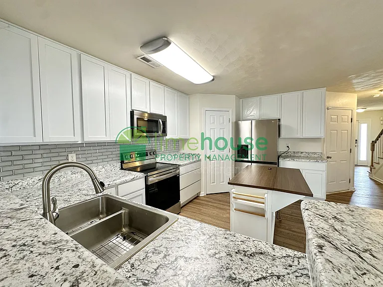 1323 Hoover Ave — Photo 5