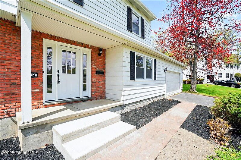 3rd image of 124 Maplewood Drive