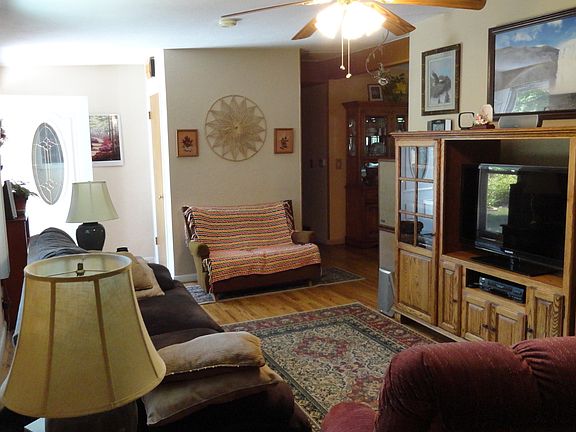 4th image of 136 Columbine Dr