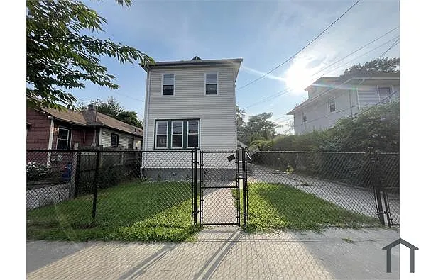 10932 176th St photo 1