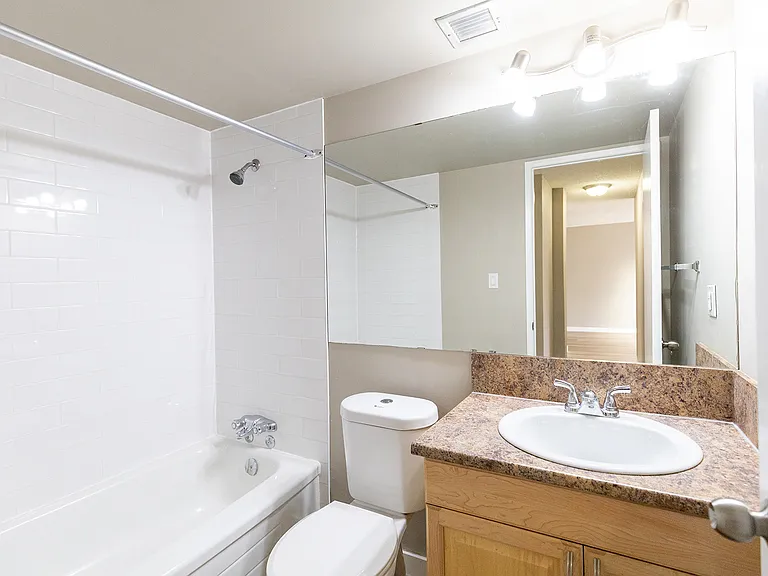 205 Heritage Dr SE — Photo 8