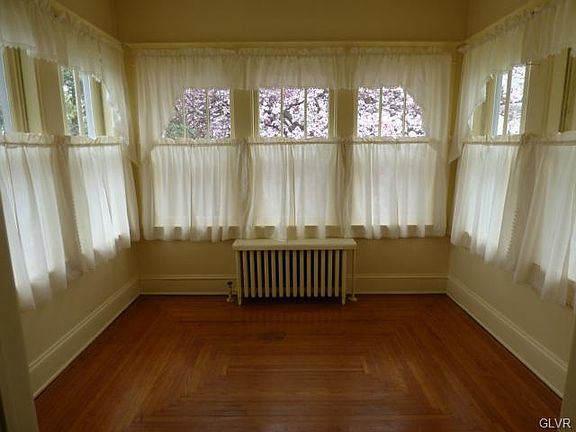 4th image of 109 Berks St