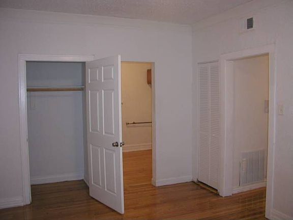 KITCHEN AND CLOSET