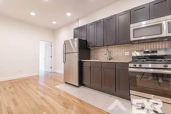 Rented by EXR | media 18