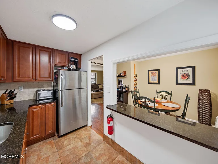 11 Manor Dr #111 — Photo 14