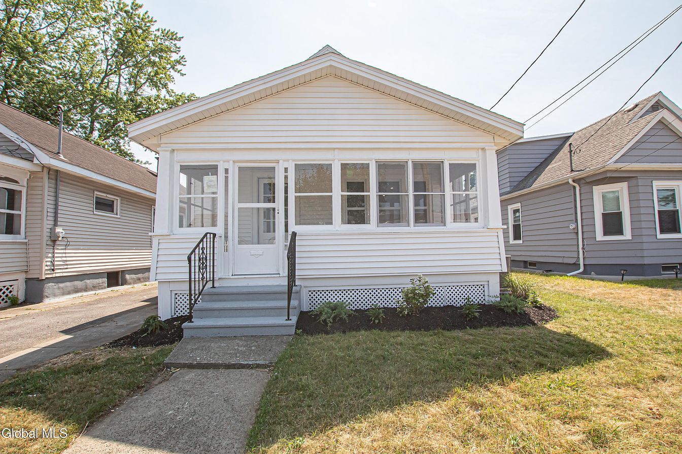 1st image of 1628 Hawthorne Street