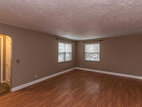 2nd image of 2335 Sherwood Ln