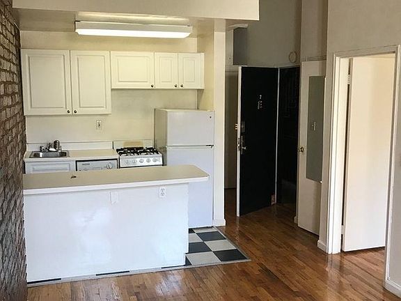 2nd image of 32 W 83rd St APT 7