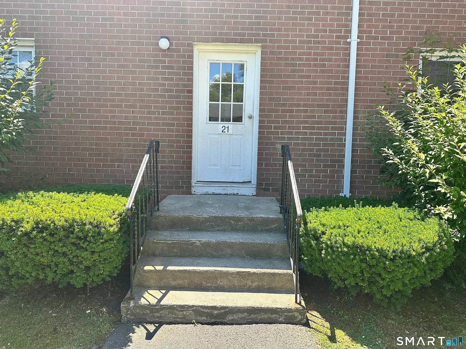 2 bed, 1.0 bath, 928 sqft, $1,750 — Photo 2